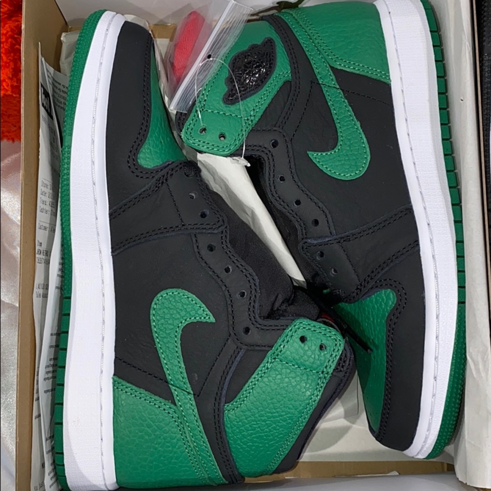 AIR JORDAN ONES 1s PINE GREEN